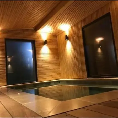 Grand Jacuzzi Crupies